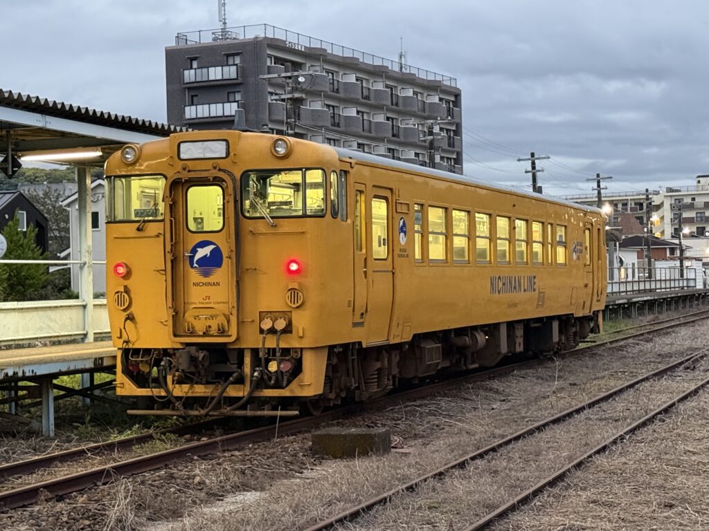 日南線1924D、キハ40 8097(志布志駅)