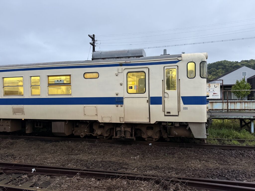日南線1924D、キハ40 8065(志布志駅)