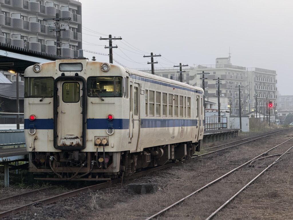 日南線1924D、キハ40 8069(志布志駅)