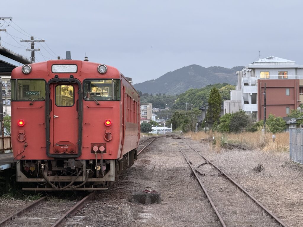 日南線1924D、キハ40 8098(志布志駅)