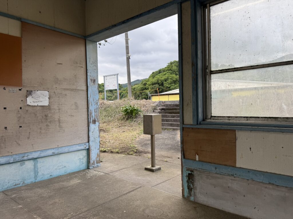 福島高松駅待合室