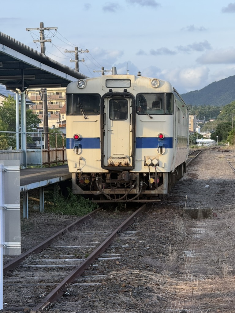 夕暮れの志布志駅とさんふらわあの汽笛