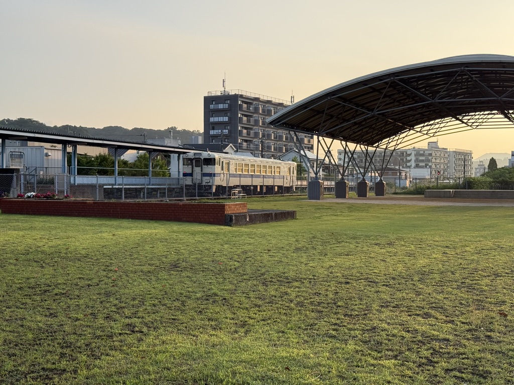 志布志駅の日南線始発列車