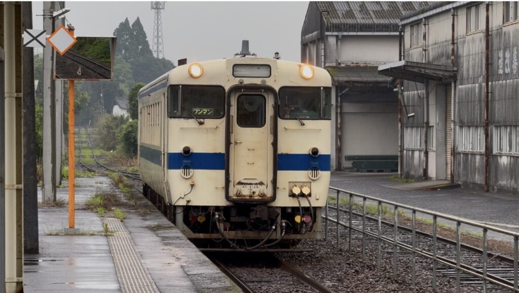 串間駅 キハ40 8128 1925D 