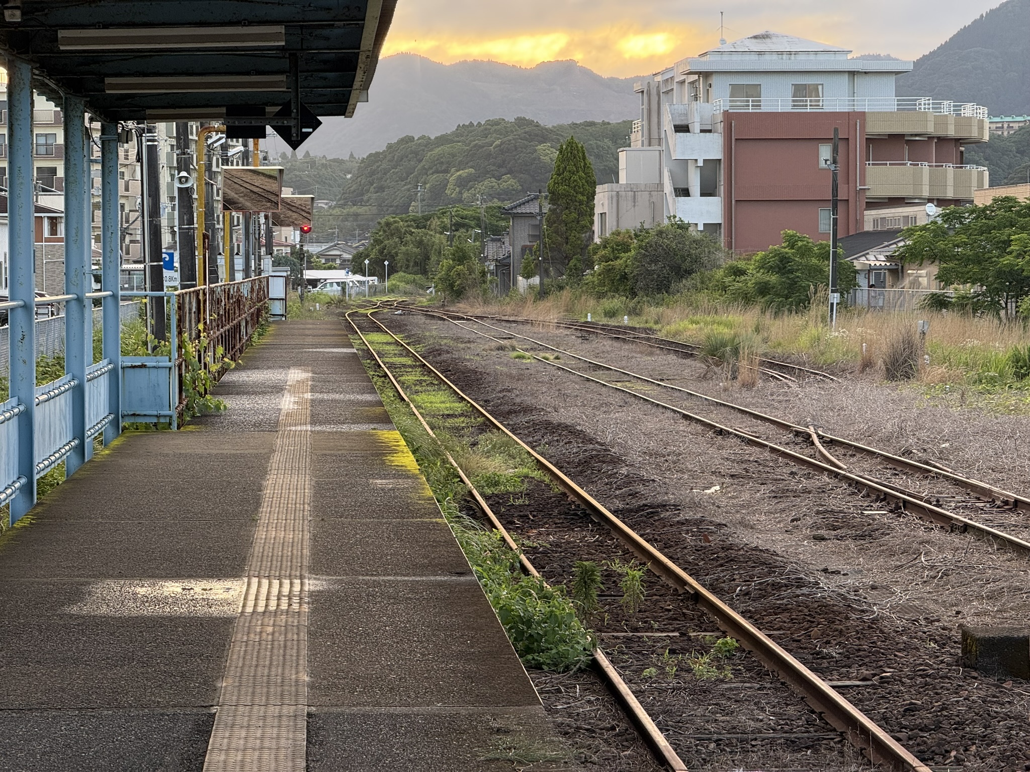 台風6号通過後の志布志駅