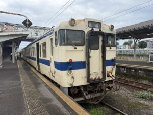 都城駅 キハ47 6772D 出発前