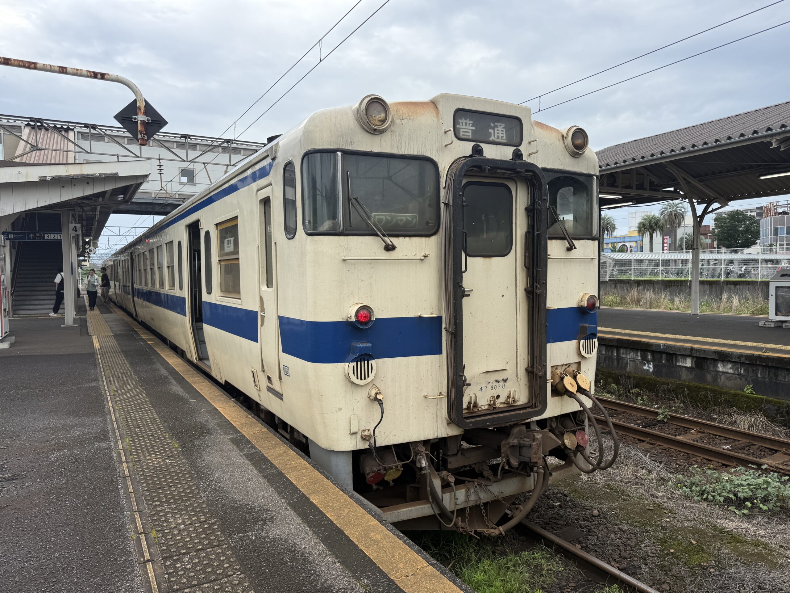 都城駅 キハ47 6772D 出発前