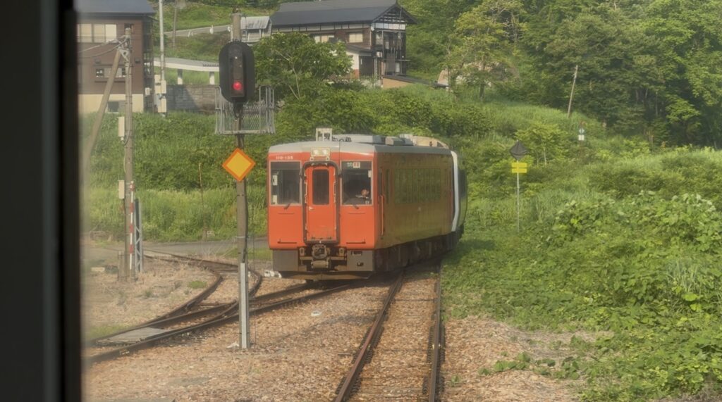 大白川駅 行き違い タラコ ツートン 2両編成