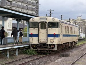 志布志駅 キハ40 8100 熱帯夜明け 蒸し暑い朝 乗客2人