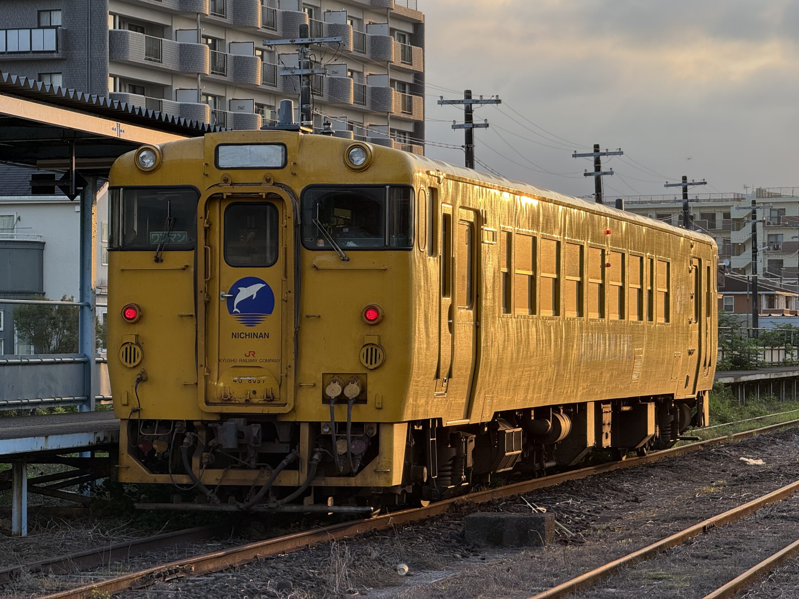 志布志駅 キハ40 8097 日南色 蒸し暑い朝 26.1℃ 乗車待ち1人