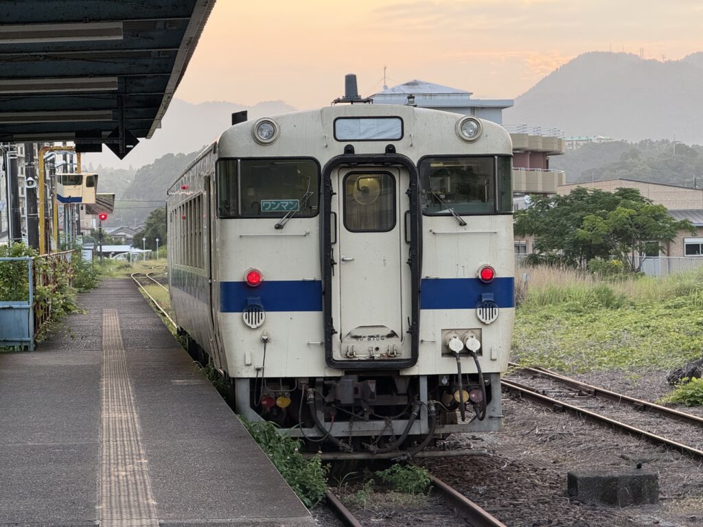 志布志駅 キハ40 8104 25.1℃ 若干冷んやり 人影なし