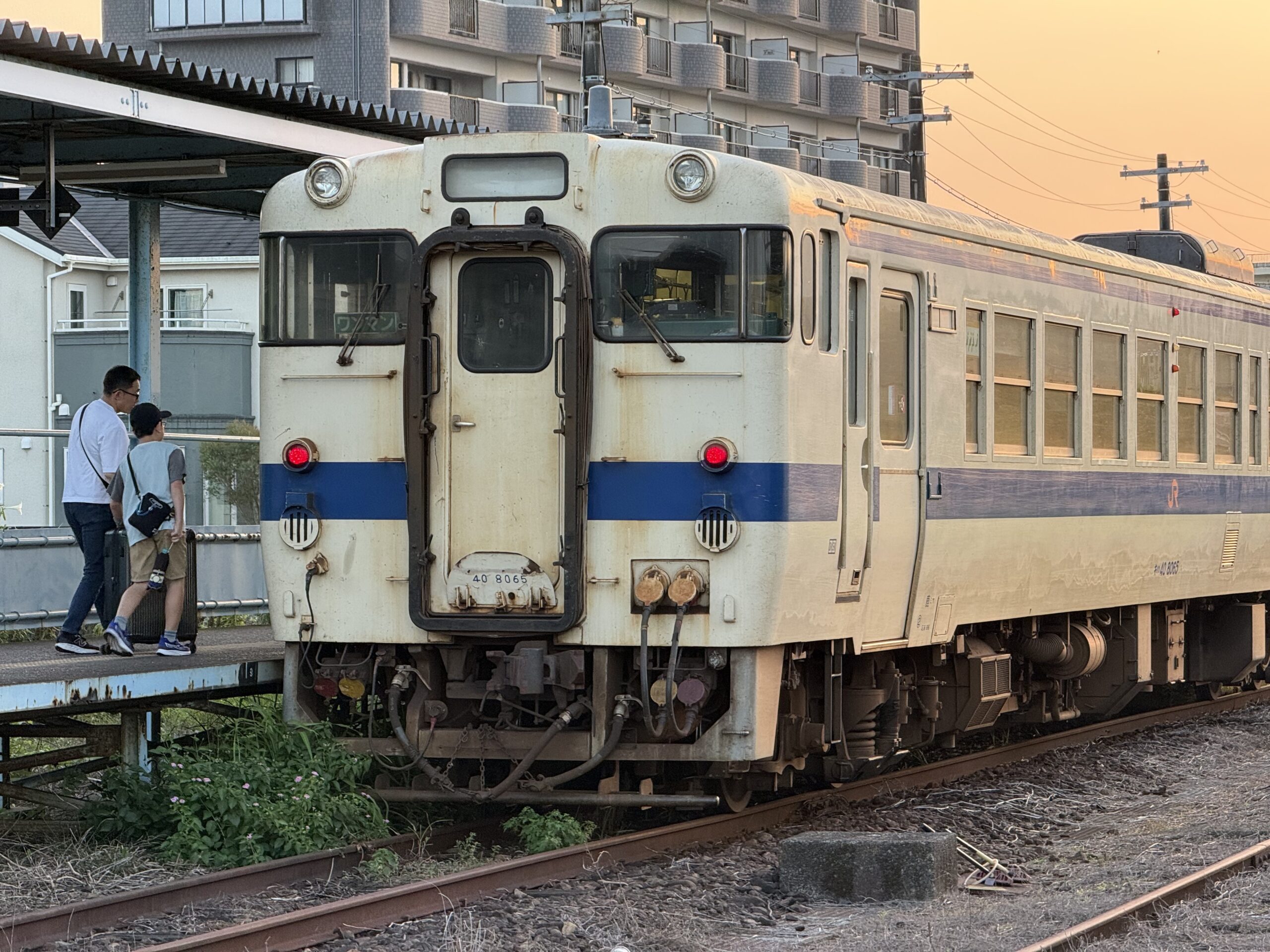 志布志駅 キハ40 8065 24.7℃ 若干冷んやり 撮り鉄1人 乗客4人