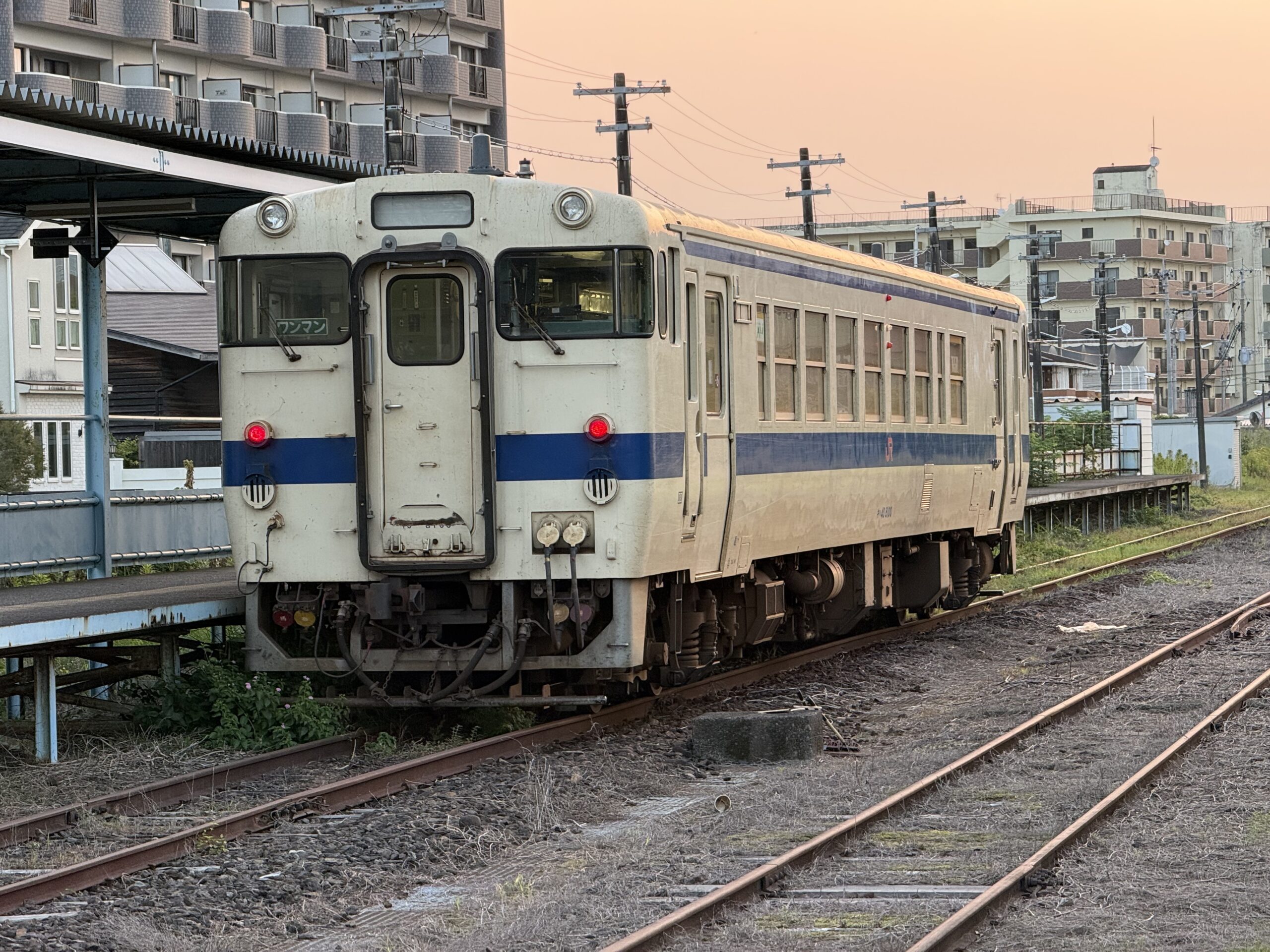 志布志駅 キハ40 8100 24.7℃ 湿度高い タクシー乗客1人