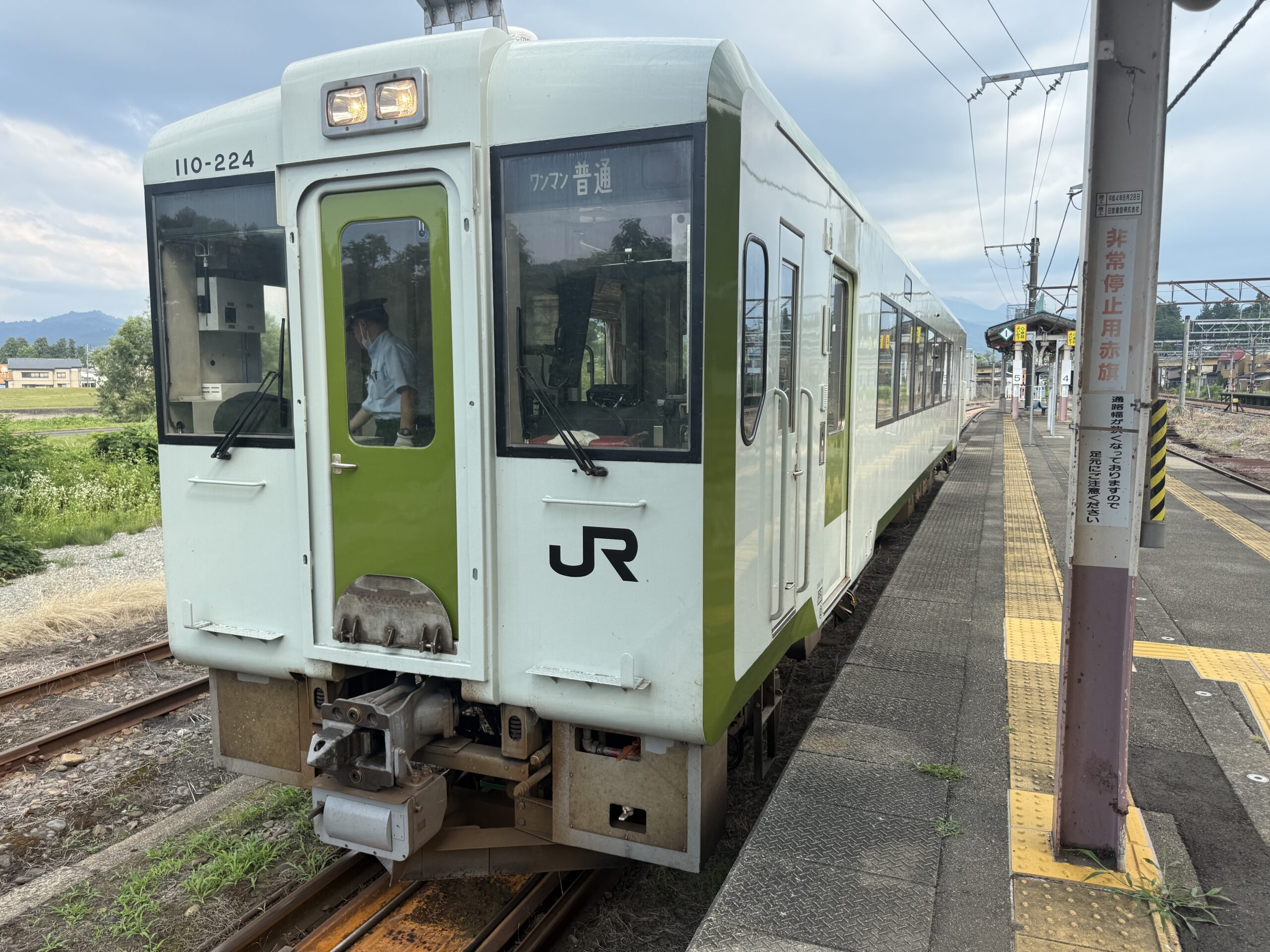 小出駅 キハ110 単行 只見線 会津若松行き 出発前