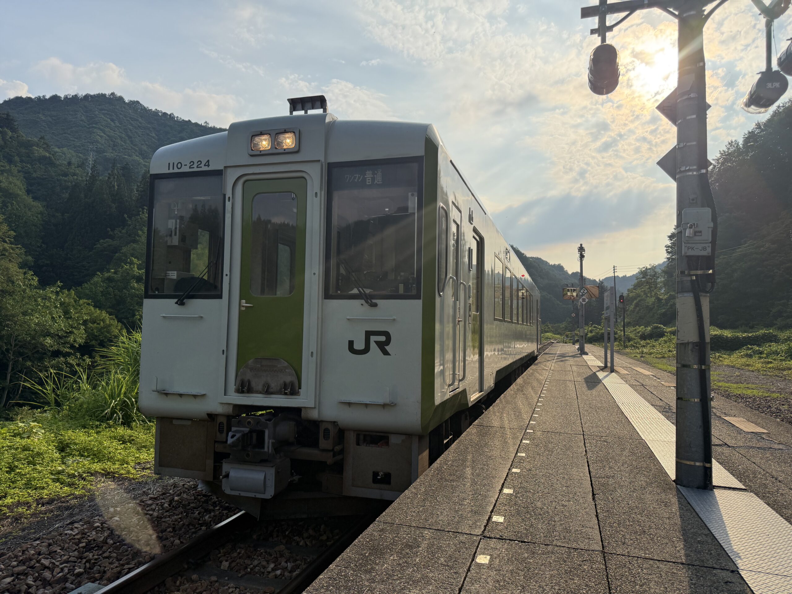 只見線 大白川駅ホーム 単行キハ110