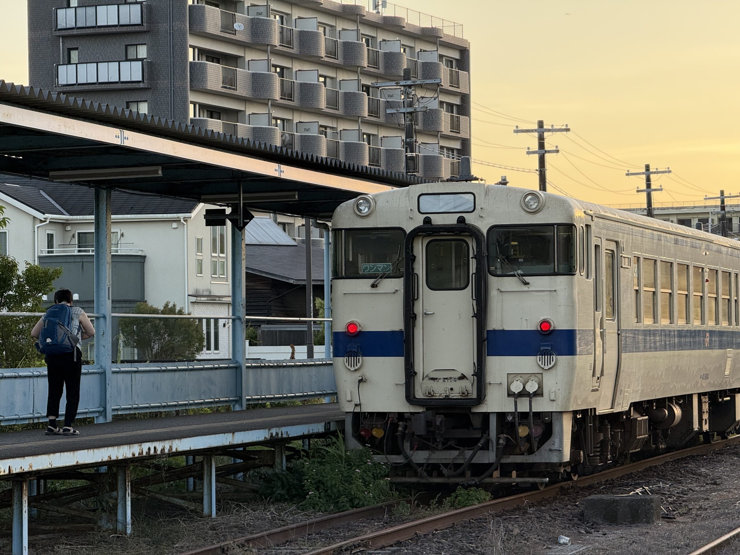 志布志駅 キハ40 8104 23.7℃ ひんやり感 旅人1人乗車