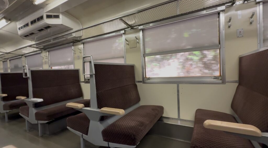 1925D・キハ40 8098・車内