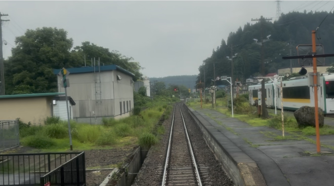 陸羽西線 最上川沿い 車窓