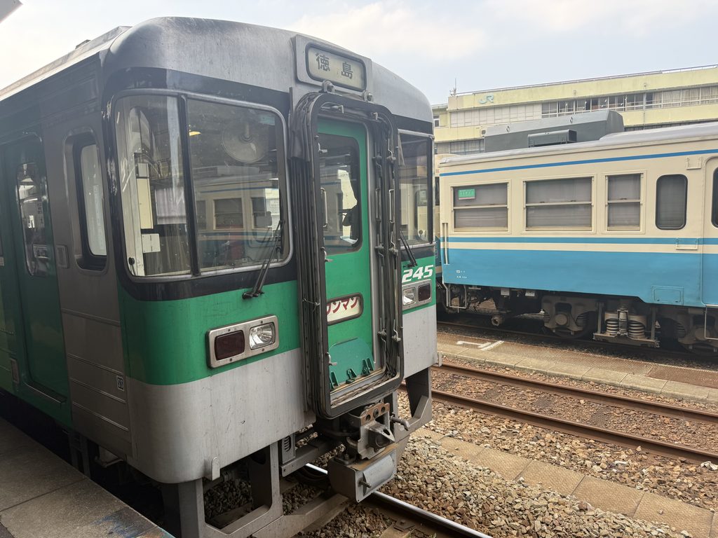 徳島駅・1200系