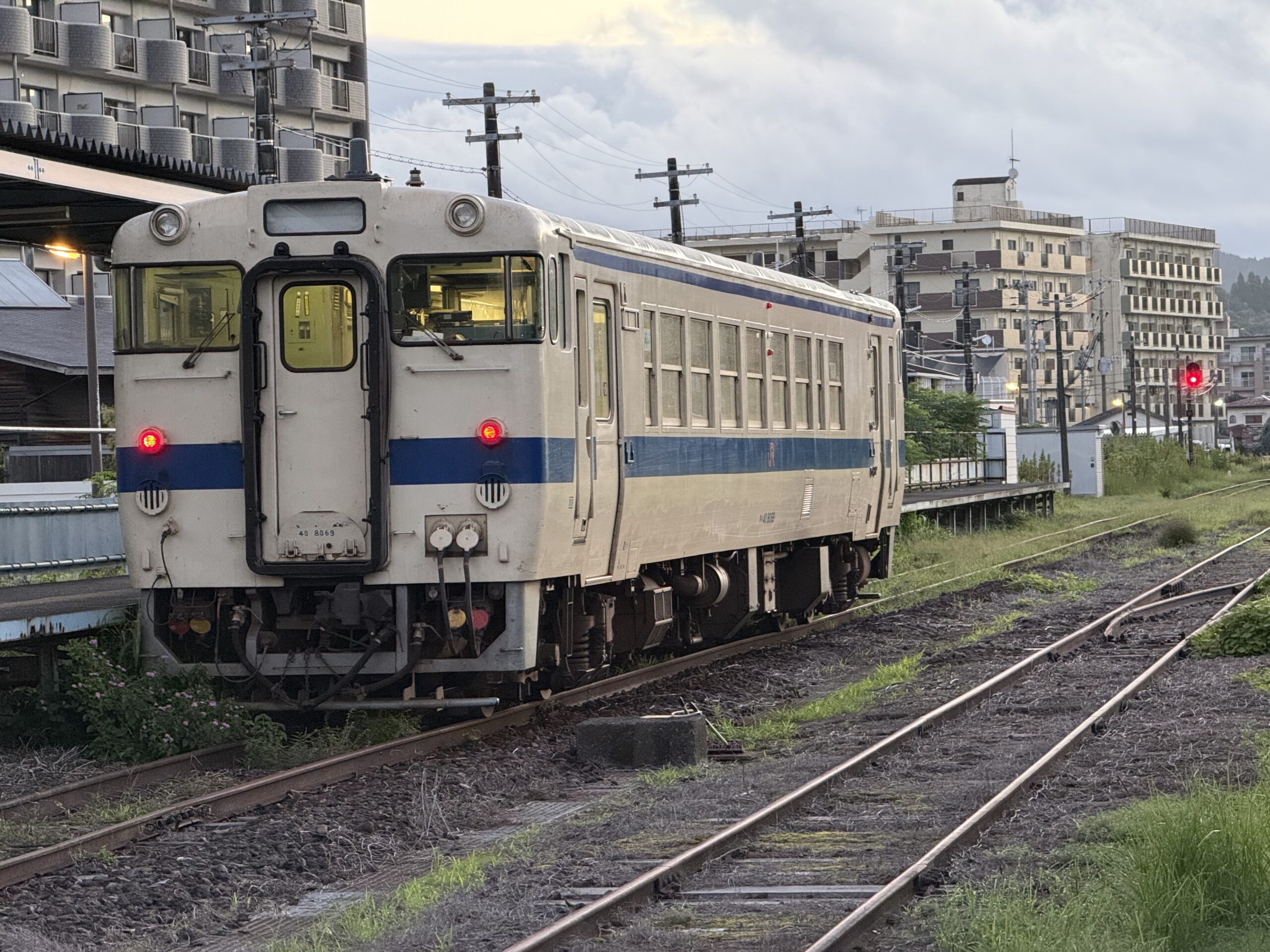 志布志駅 キハ40 8069 24.5℃ 湿度高め 人影なし 保線車撤去後