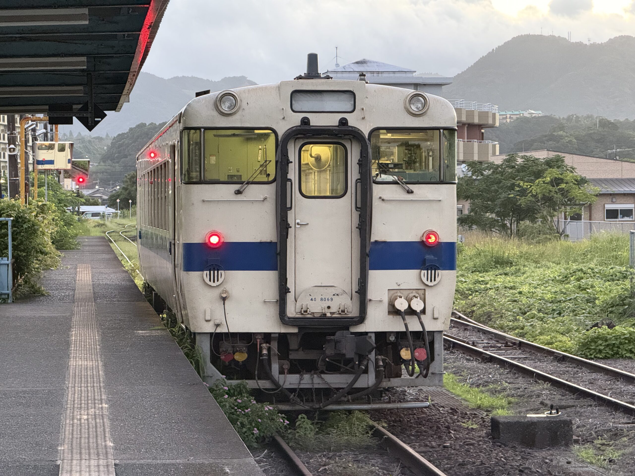 志布志駅 構内 新品レールを積んだ保線車 2026年9月1日