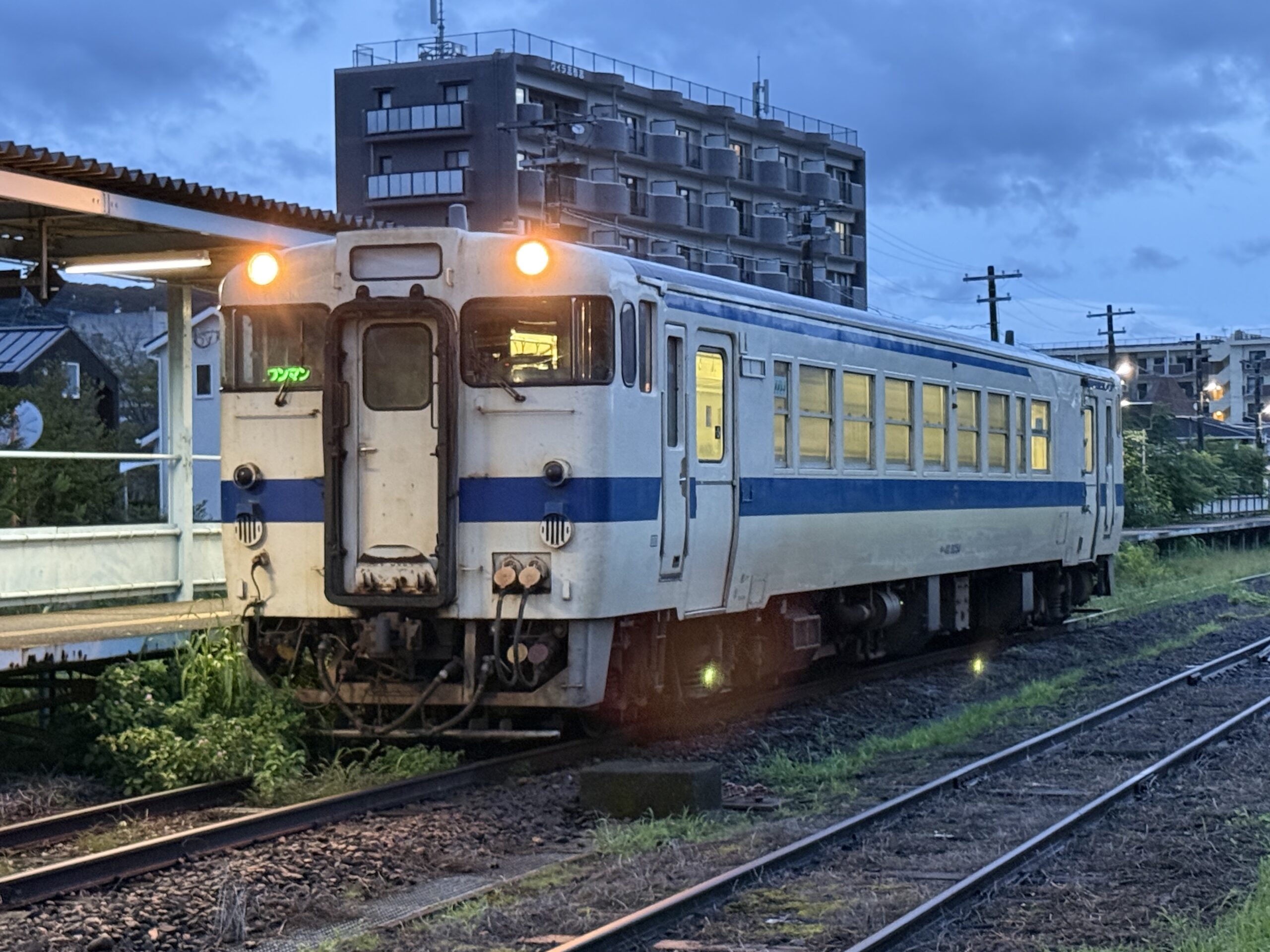 志布志駅 キハ40 8054 23.9℃ 湿度高め 人影なし 通常運行再開