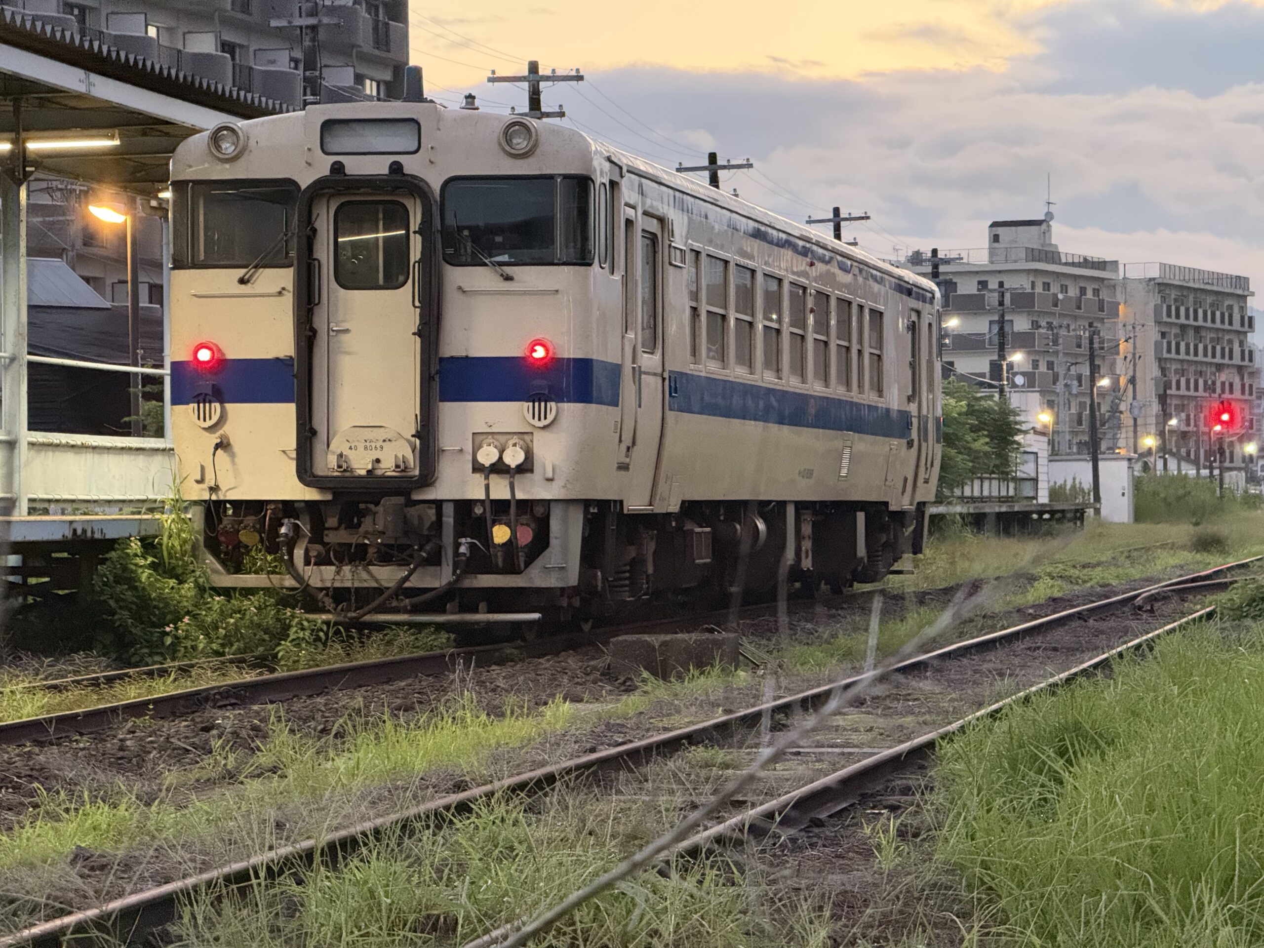 志布志駅 キハ40 8069 21.5℃ 湿度高め 人影なし
