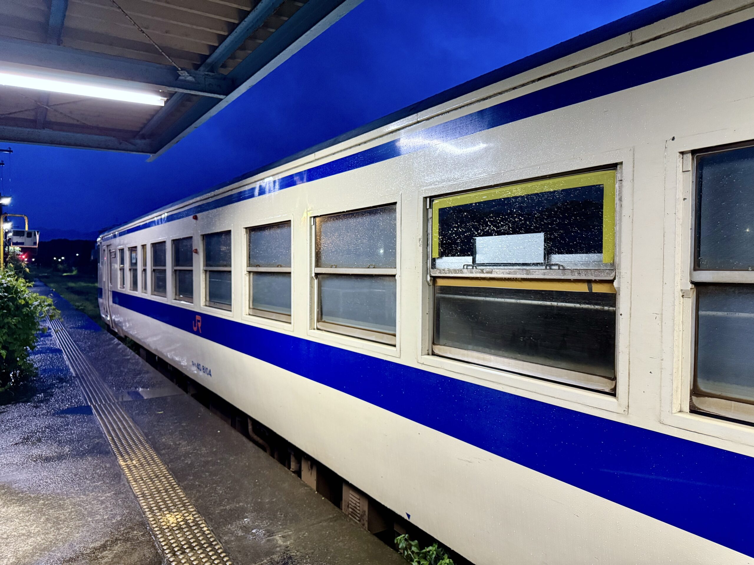 志布志駅 キハ40 8104 23.7℃ 湿度高め 大雨 運休 保線車