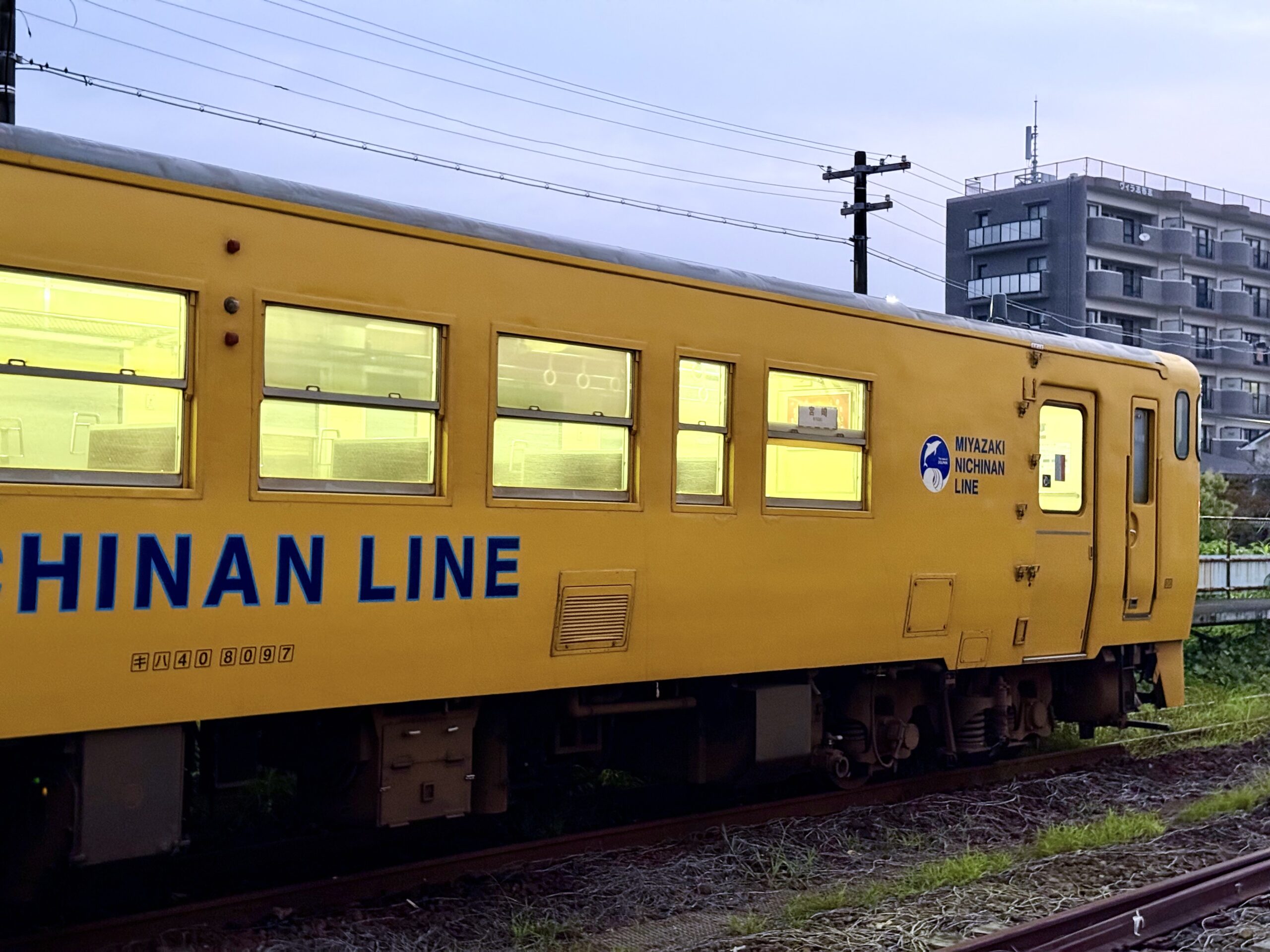 志布志駅 キハ40 8097 日南色 21.6℃ 湿度高め 冷房ON 発車2分前