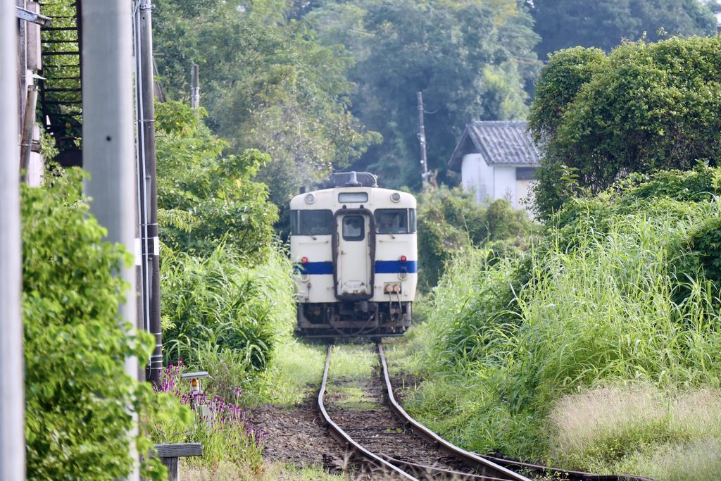 串間駅 キハ40 8065 1928D　発車後