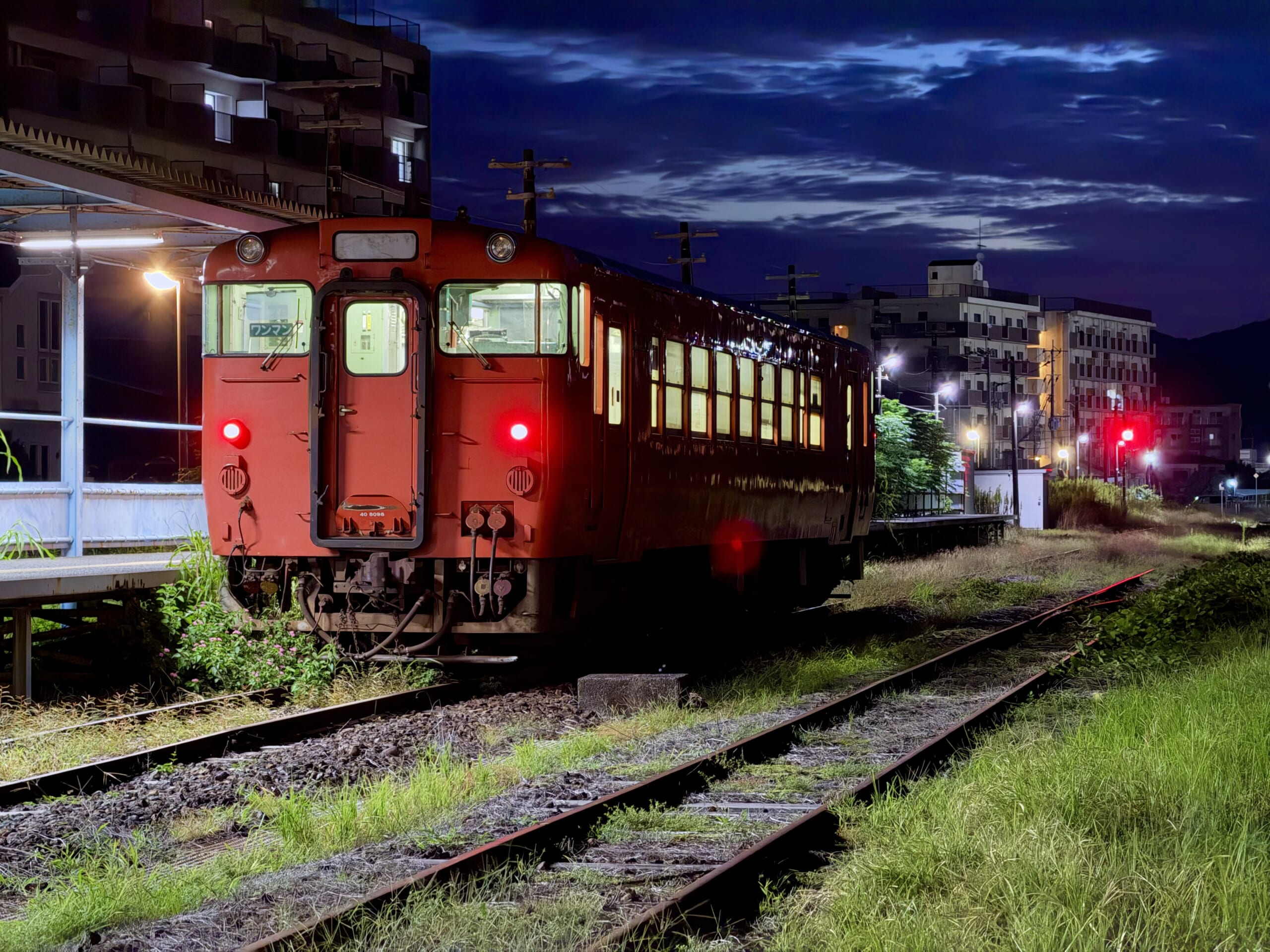 志布志駅 キハ40 8098 15.6℃ 人影なし