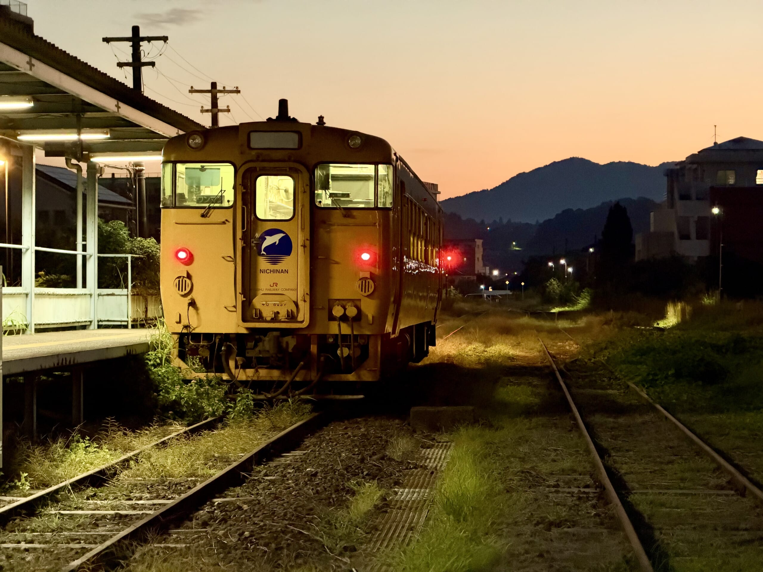 志布志駅 キハ40 8097（ナッシーカラー）15.0℃ 旅人1人乗車