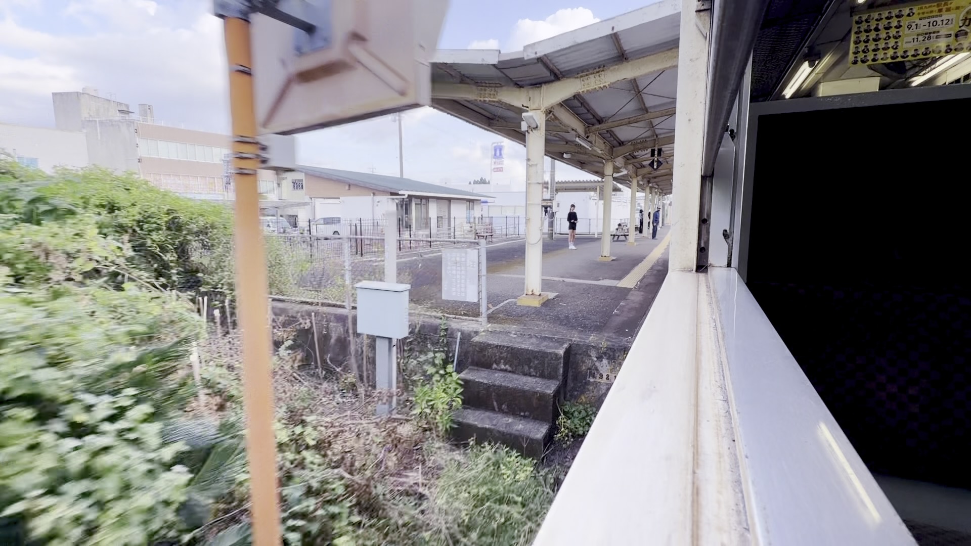 串間駅に到着する1928D