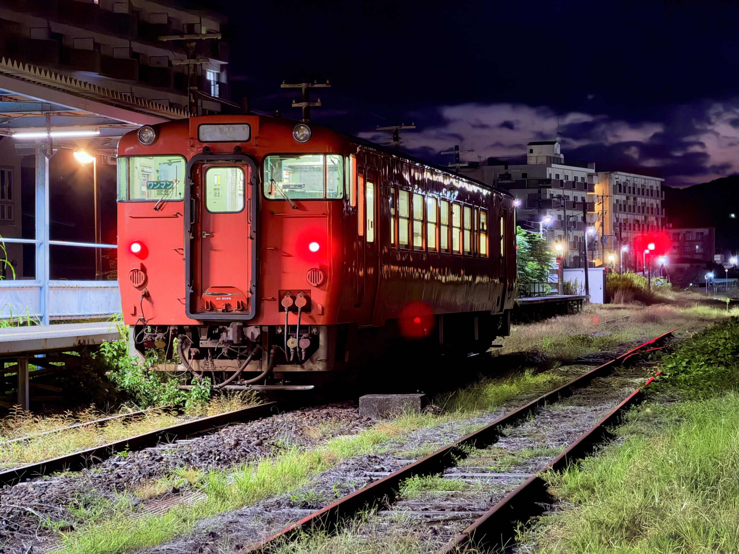 志布志駅 キハ40 8098（赤）16.3℃ 冷房OFF 人影なし