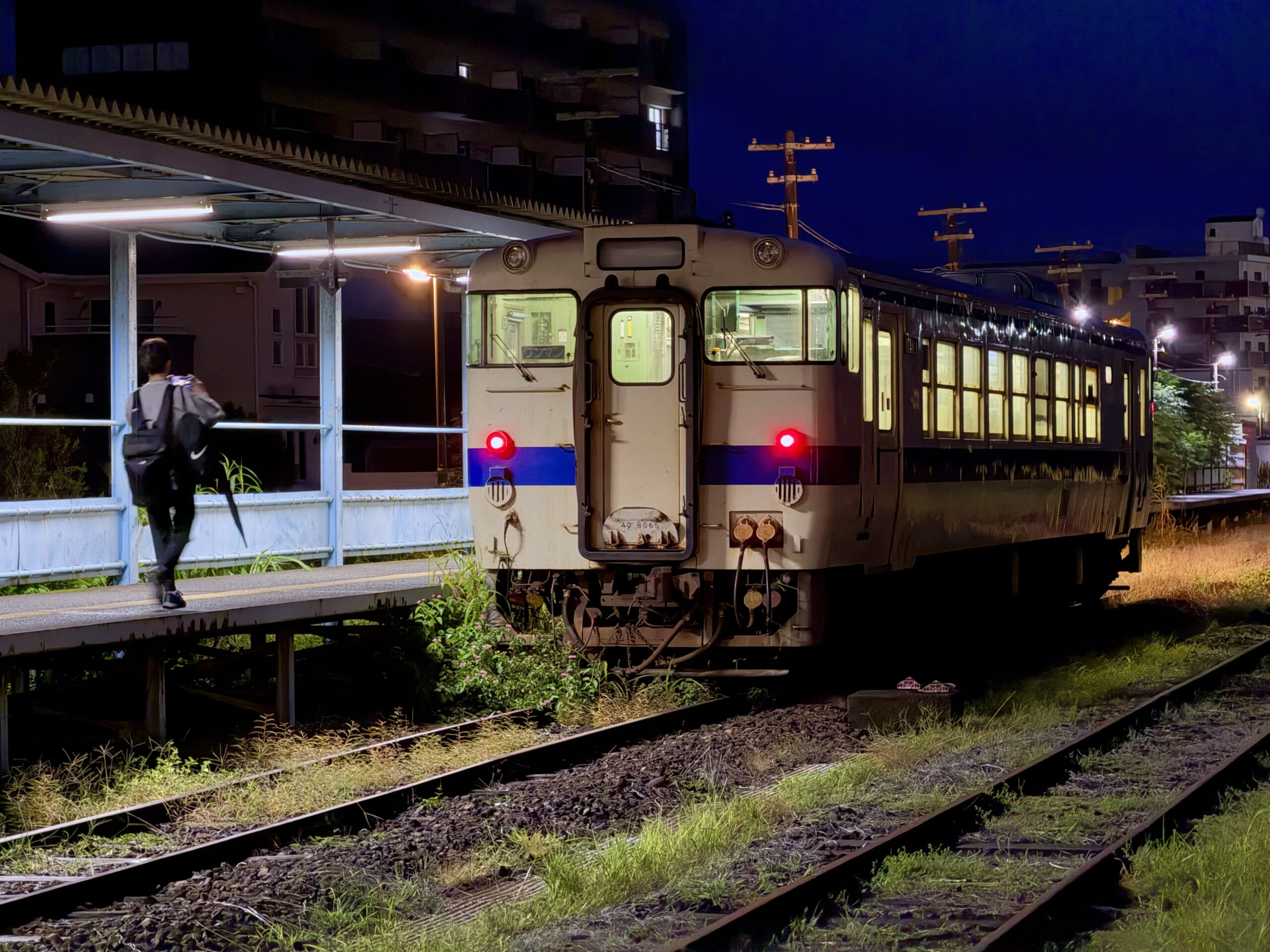 志布志駅 キハ40 8065 25.4℃ 熱帯夜明け 冷房OFF 旅人1人