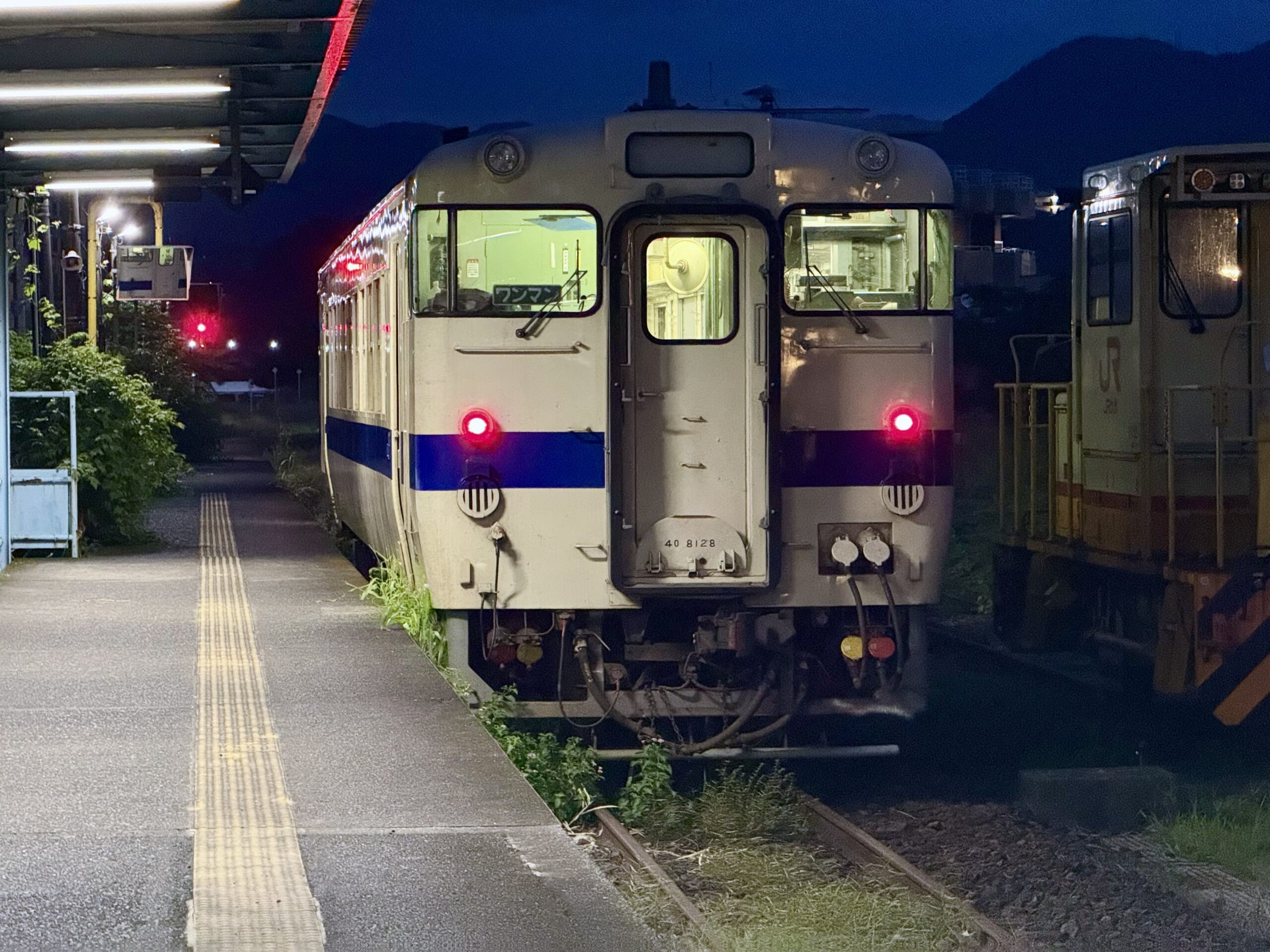 志布志駅 キハ40 8128 22.8℃ 湿度高め 冷房ON 人影なし