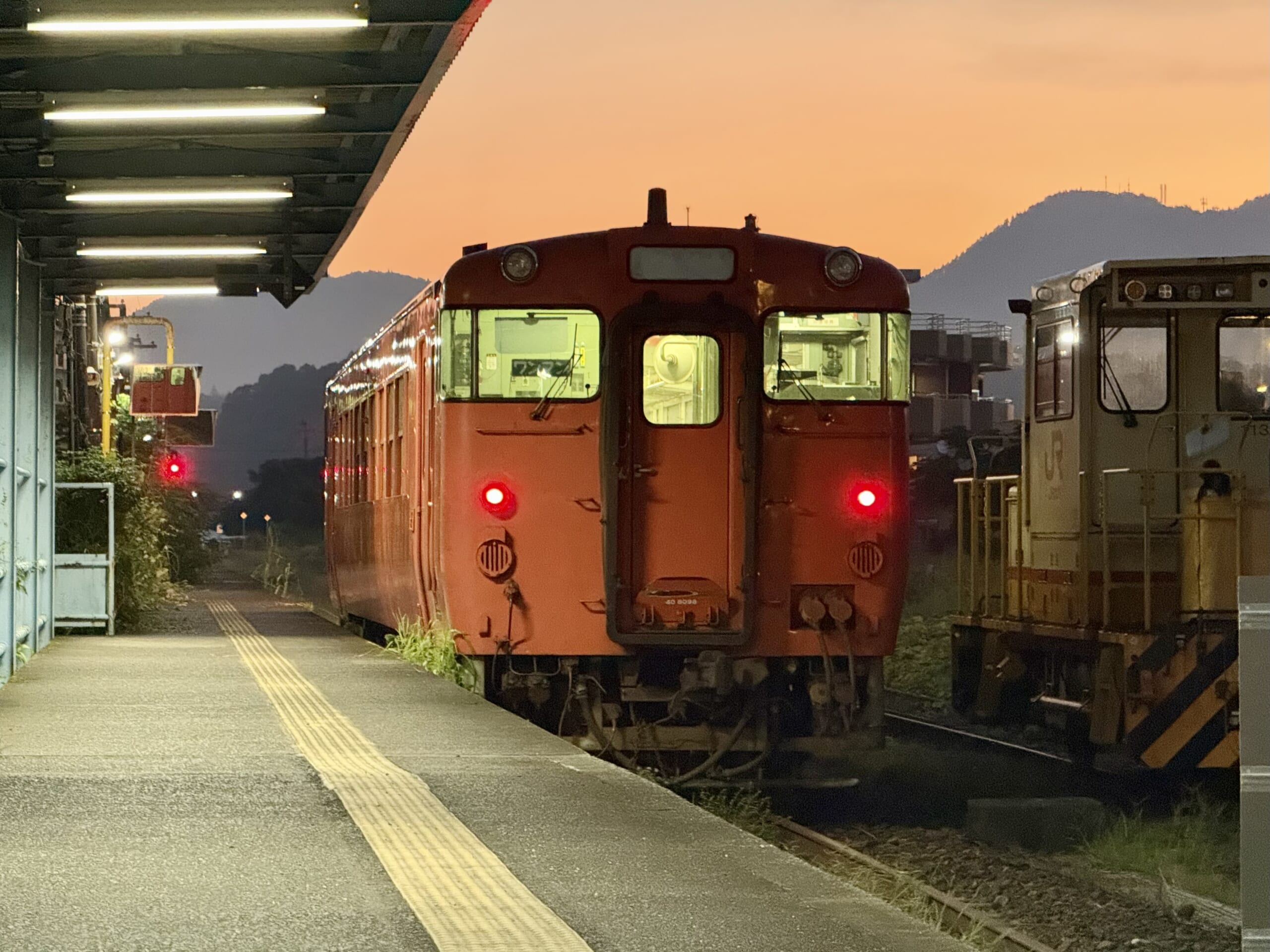 志布志駅 キハ40 8098 20.1℃ 冷房OFF 人影なし