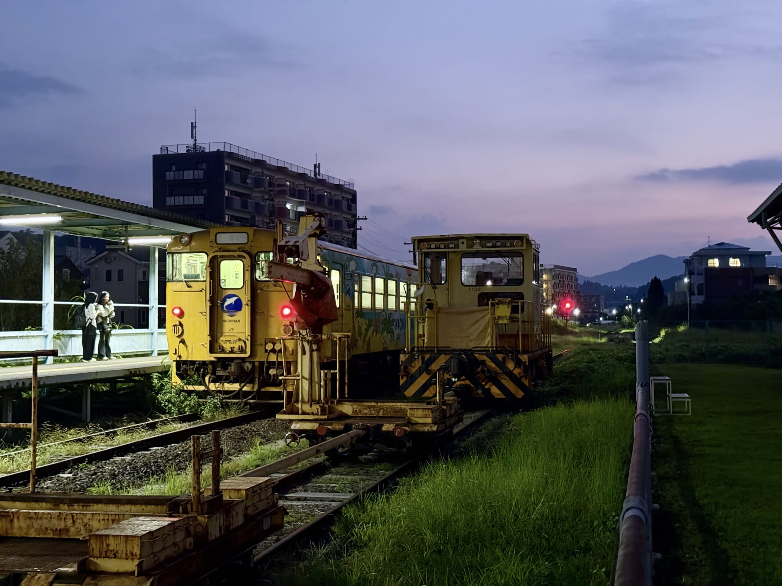 志布志駅 キハ40 8099 ナッシーカラー 19.5℃ 乗車待ち2人