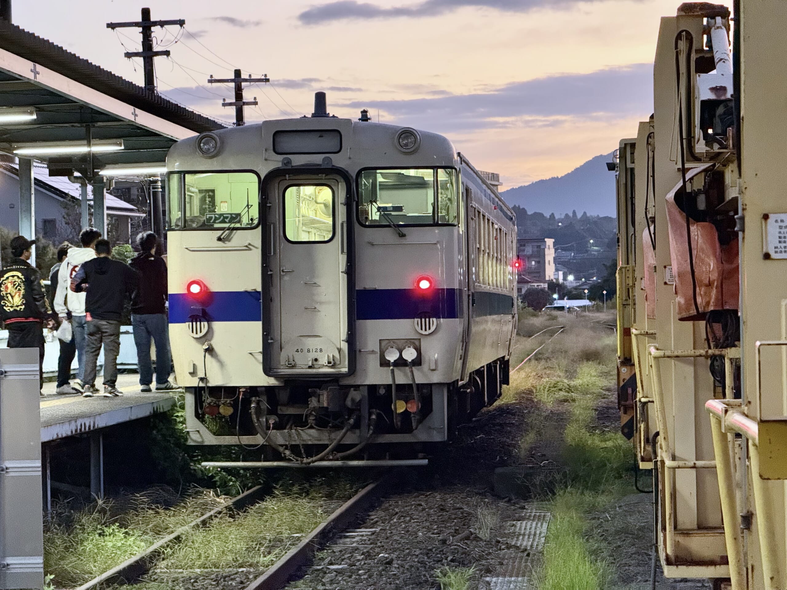 志布志駅 キハ40 8128 17.7℃ 心地よい朝 8人乗車