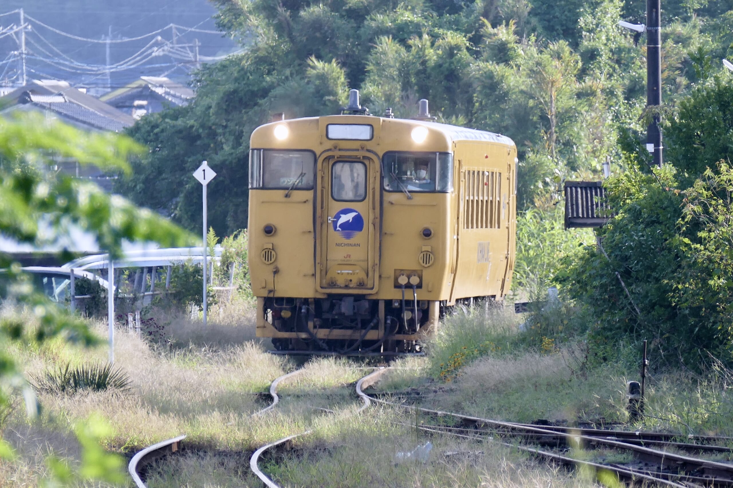 キハ40 8097 志布志駅へ進入