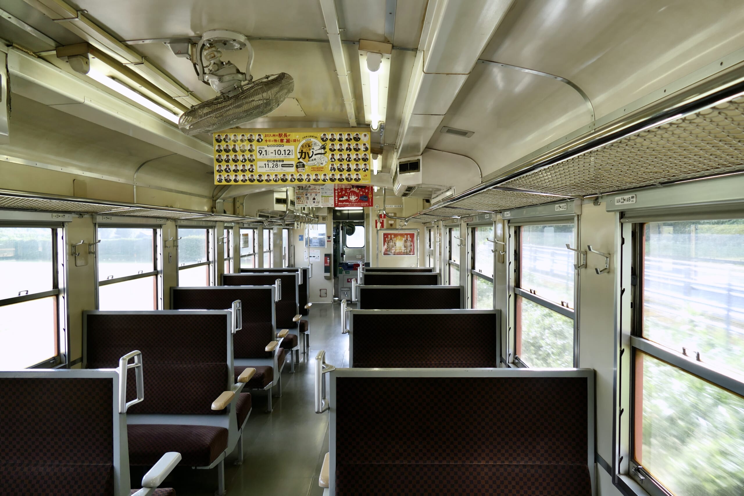 キハ40 8098 車内 乗客１人